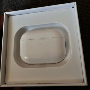 Apple White Wireless Earbuds